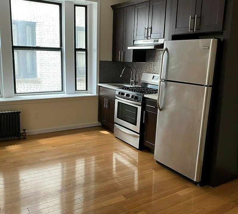 1st image of 25 St Nicholas Ter APT 24