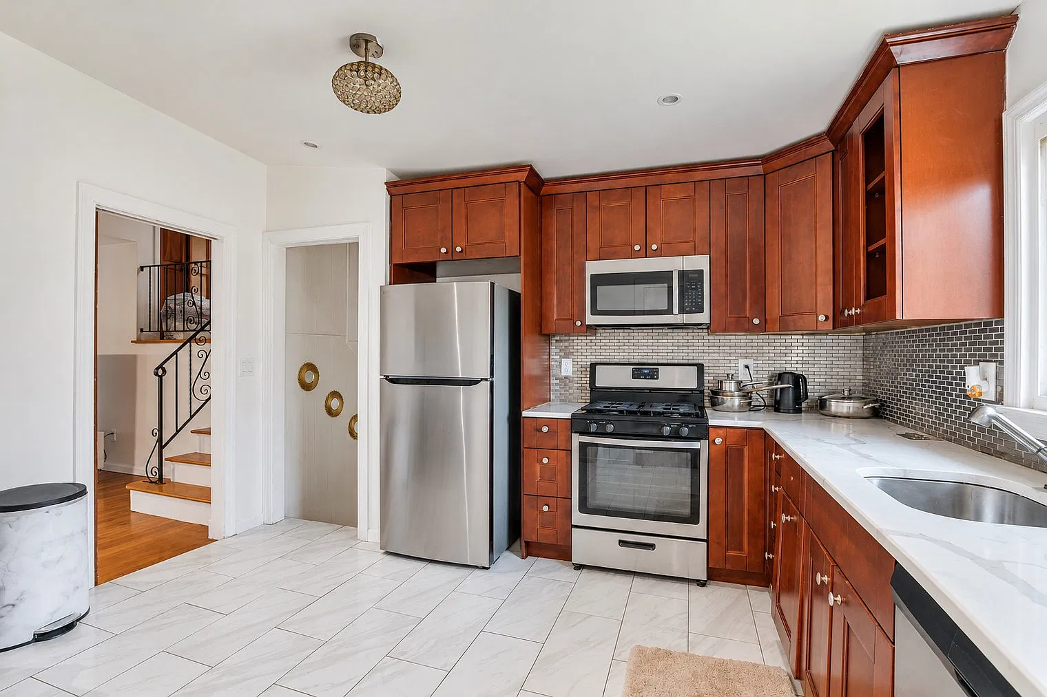 4 bed, 3.0 bath, 2497 sqft, $6,806 — Photo 2