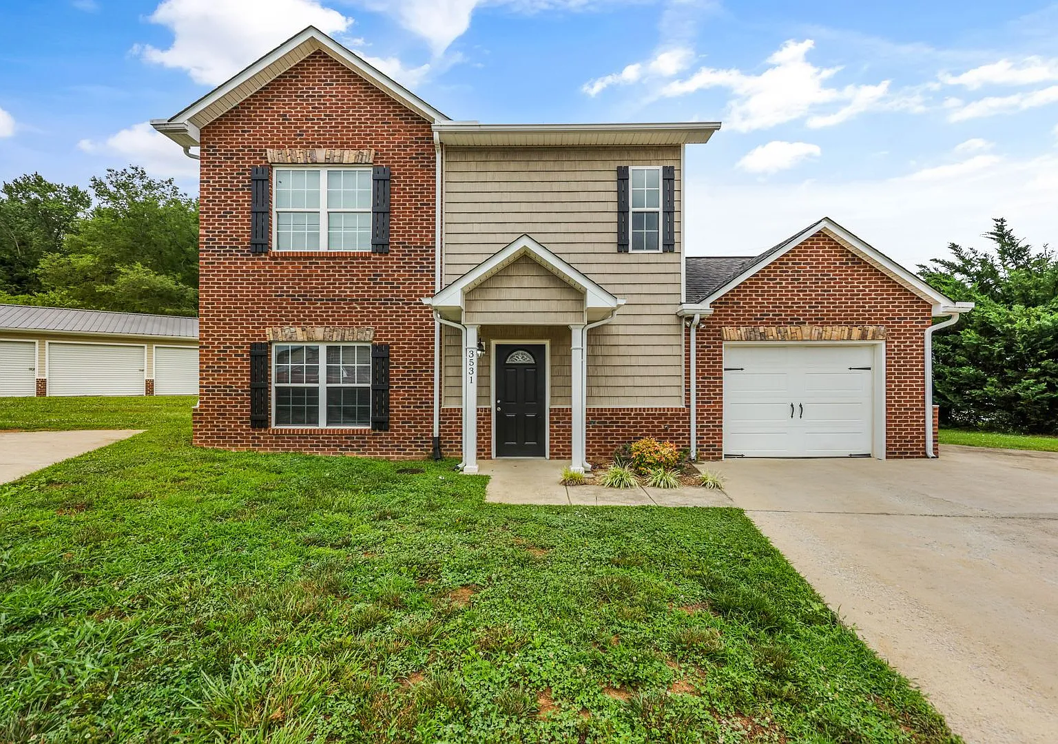Villas at Carlyle Place — Photo 1