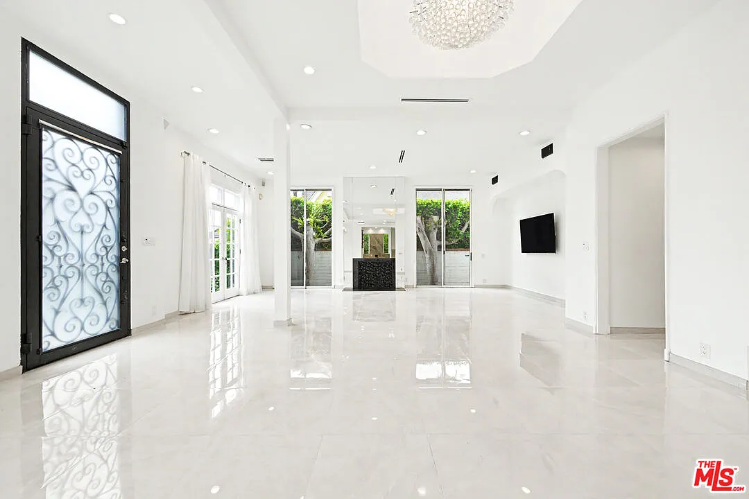 4 bed, 3.5 bath, 2729 sqft, $9,950 — Photo 3