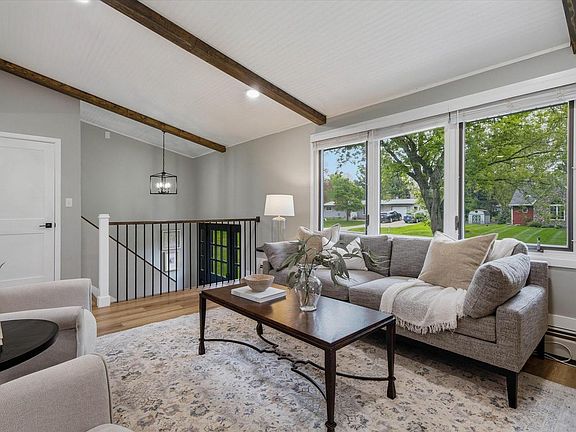 4th image of 1015 W Devonshire ROAD