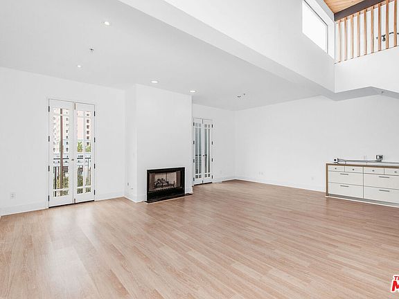 5th image of 631 Wilshire Blvd Suite 4A