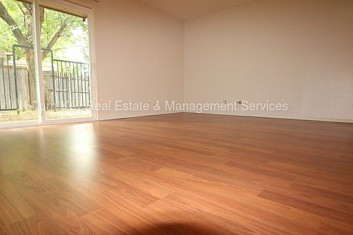 3rd image of 1122 Oxford St APT C