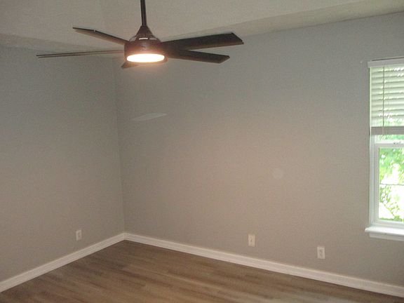 3rd image of 352 Arapaho Dr