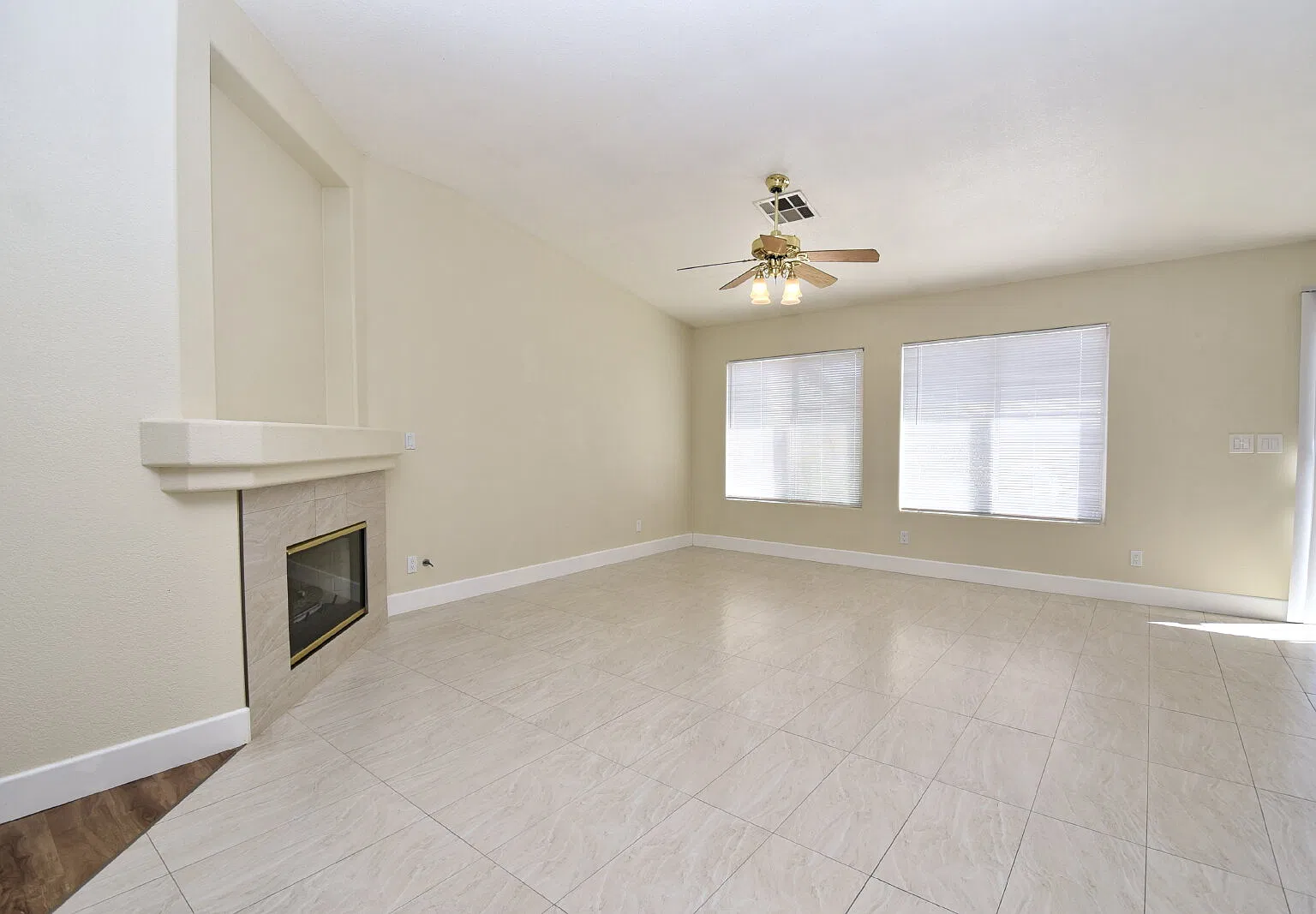 3 bed, 2.0 bath, 1988 sqft, $2,250 — Photo 4
