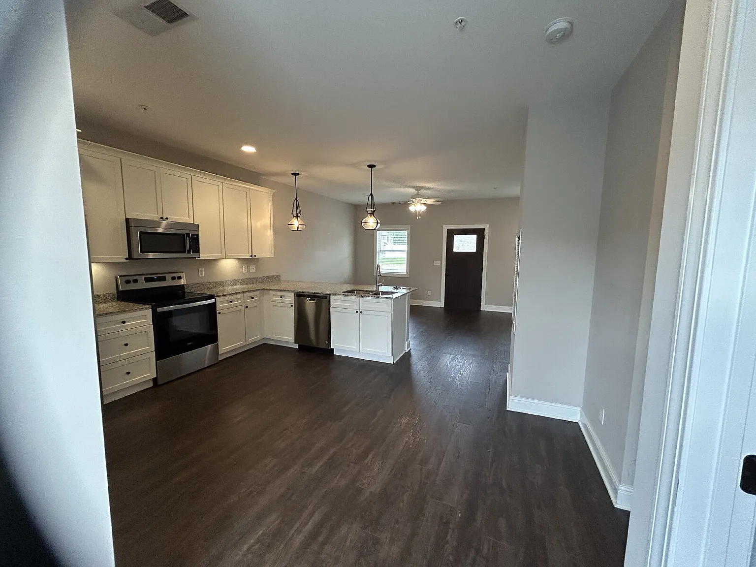 2 bed, 2.5 bath, 1142 sqft, $1,375 — Photo 4