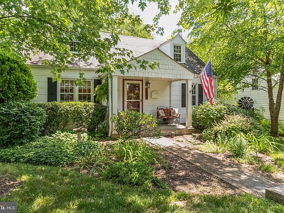 3rd image of 2905 Oak Knoll Dr