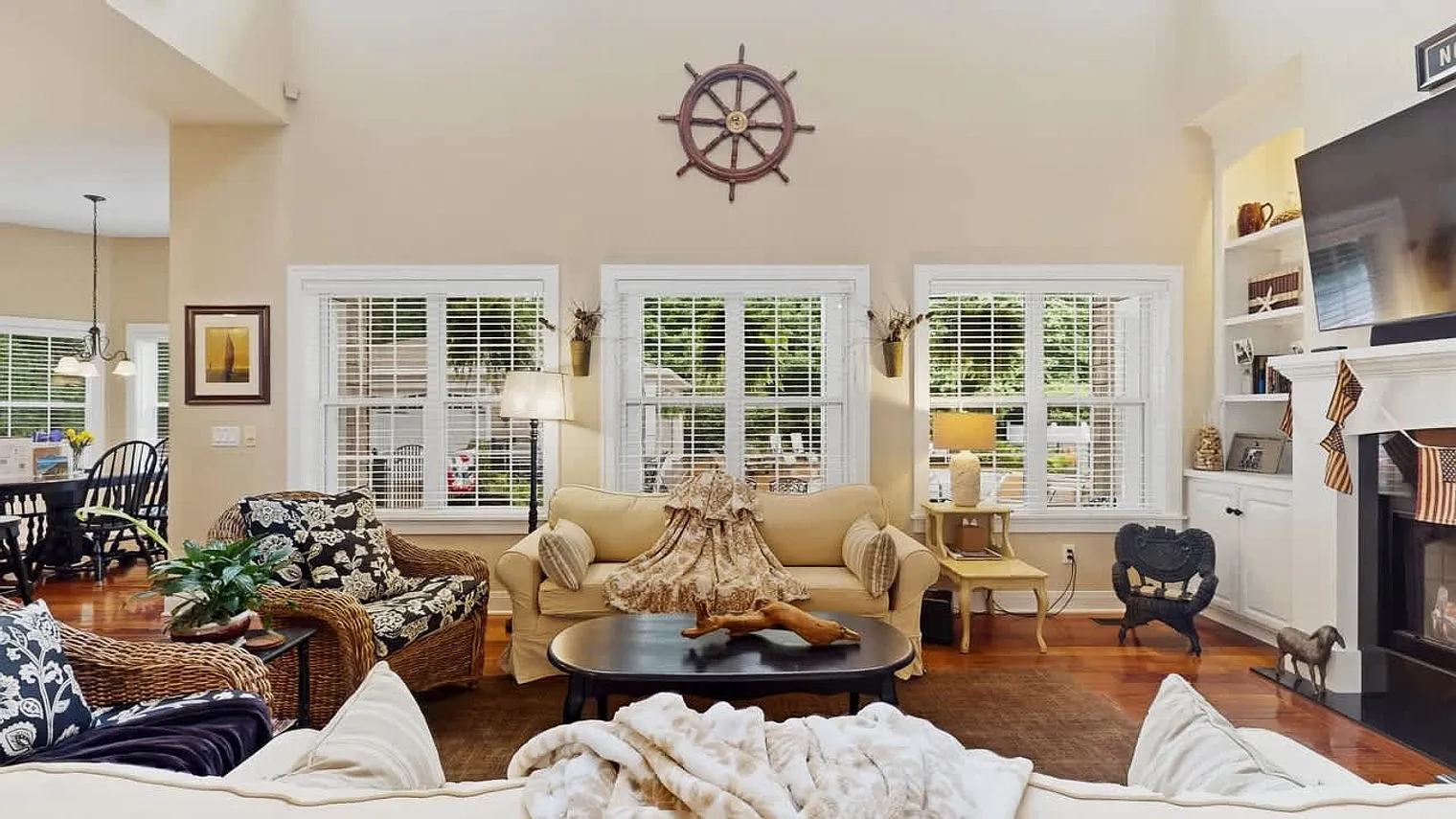 6 bed, 4.0 bath, 3433 sqft, $13,846 — Photo 4