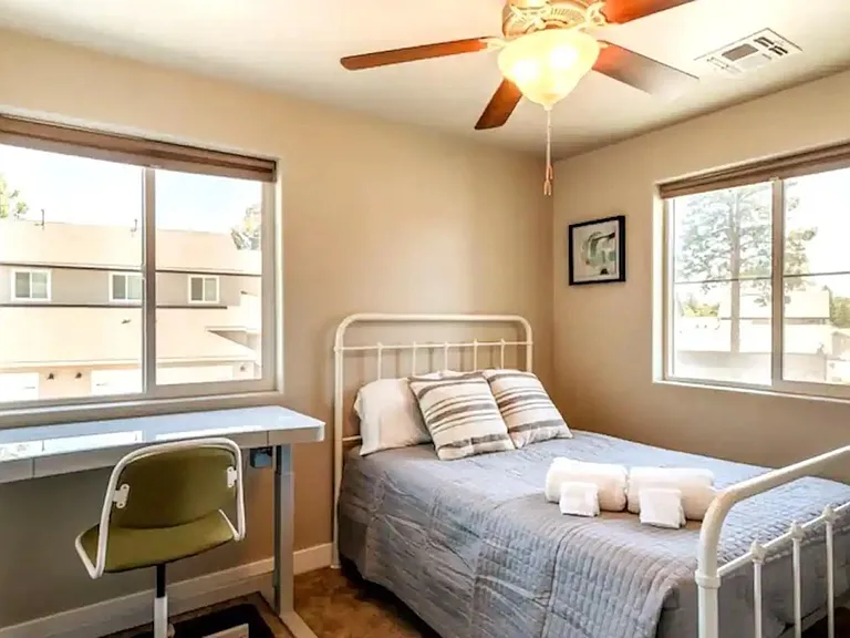 2556 W Clement Cir — Photo 9