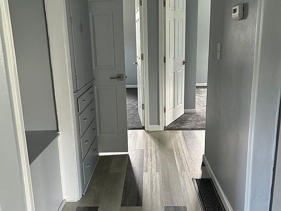 5th image of 102 Hutchinson Dr