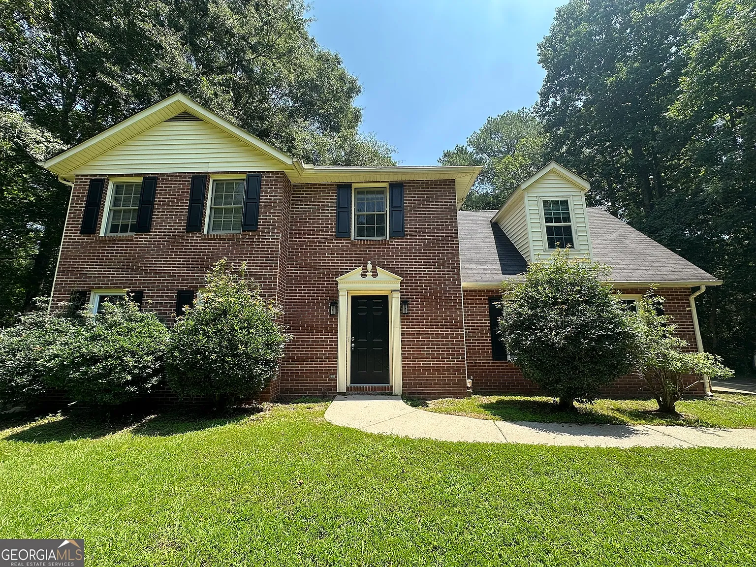 4 bed, 2.5 bath, 1921 sqft, $2,100 — Photo 1