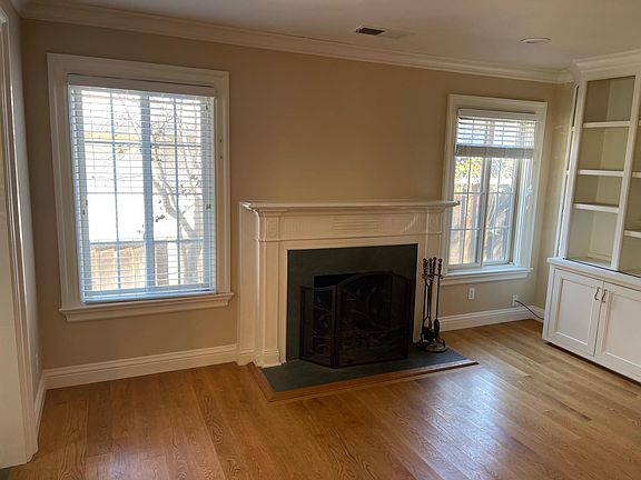 4th image of 379 Matadero Ave