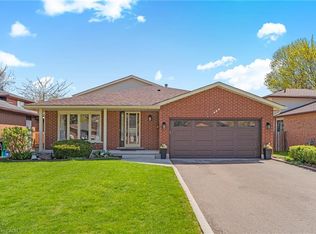 484 Hunterswood Ct, Waterloo, ON N2K 3E9