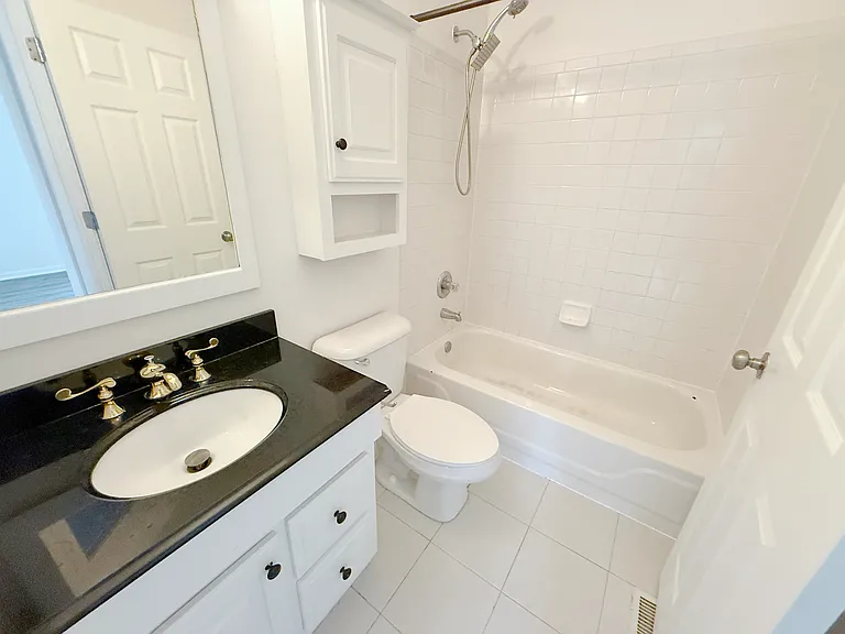 2554 Dickens Dr — Photo 10