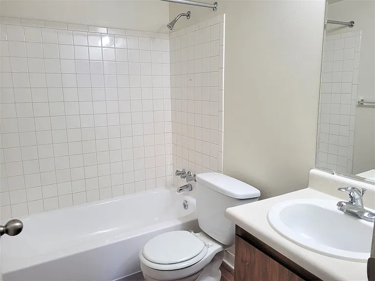 Perry Place Apartments — Photo 31