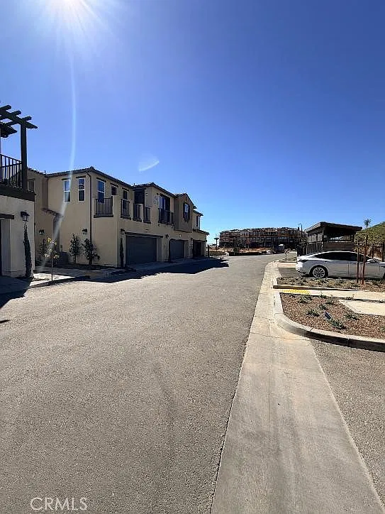 3 bed, 2.5 bath, 1417 sqft, $3,500 — Photo 2