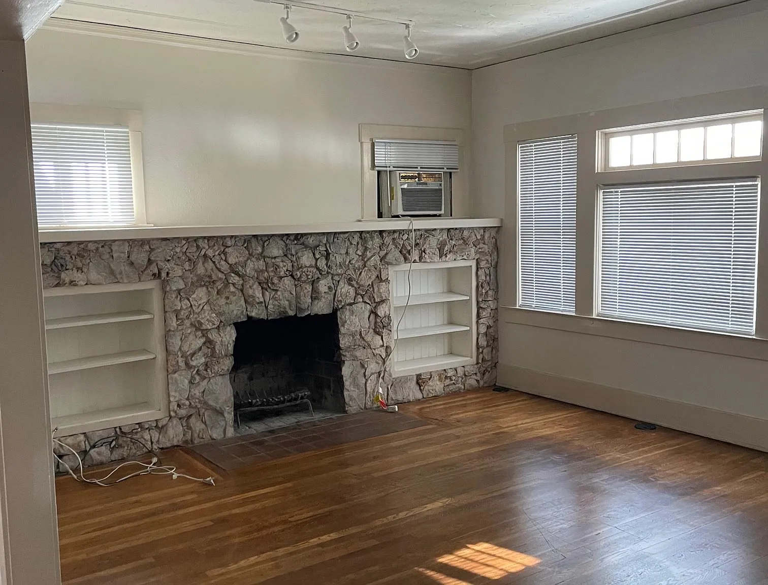 2 bed, 1.5 bath, 1590 sqft, $1,975 — Photo 3