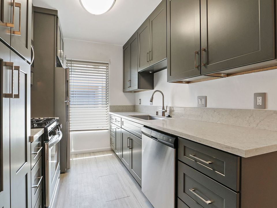 1st image of 917 5th St #9