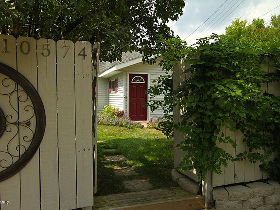 3rd image of 10574 Tomkinson Dr