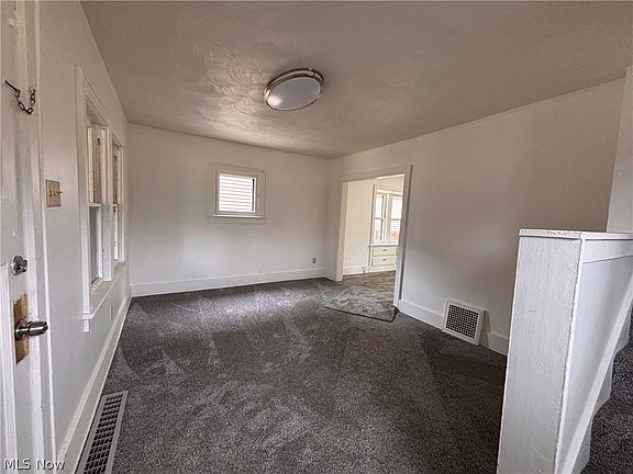 2nd image of 689 Brown St