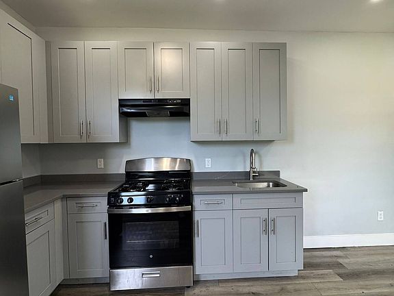 2nd image of 186 Hawthorne Ave #3R