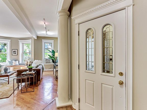 3rd image of 2861 N Burling St #1N