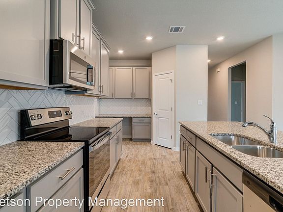 3rd image of 3017 Settlement Dr #1