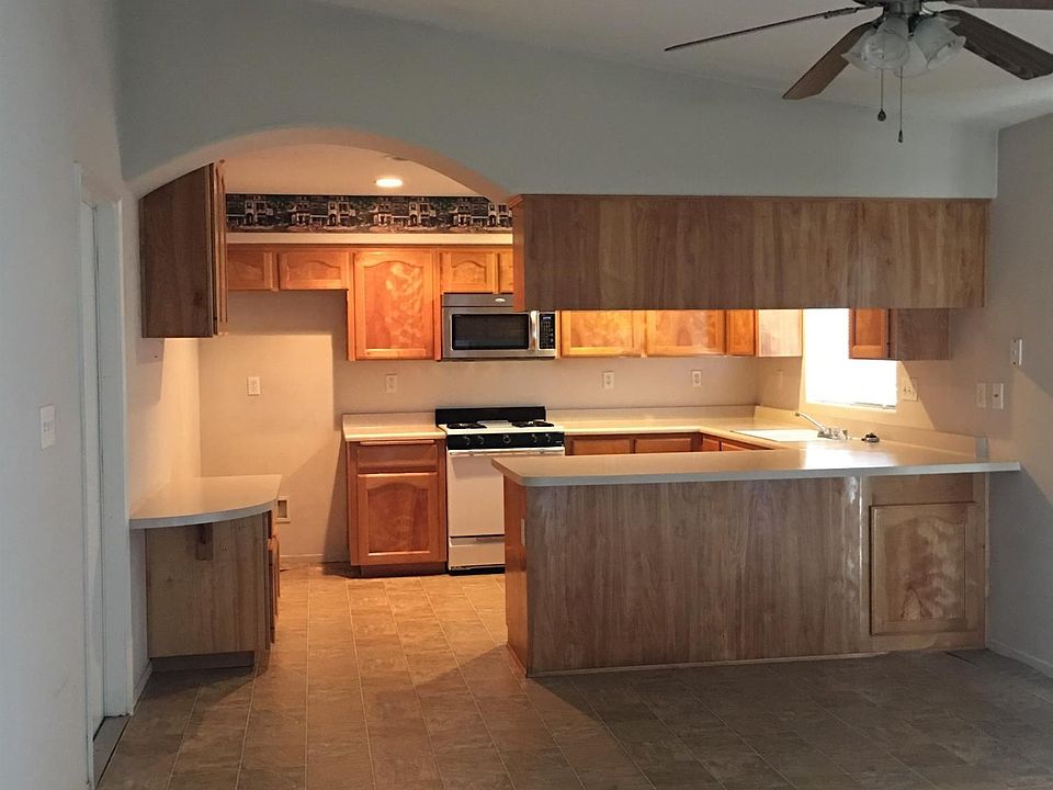 2nd image of 1720 Primrose Ct