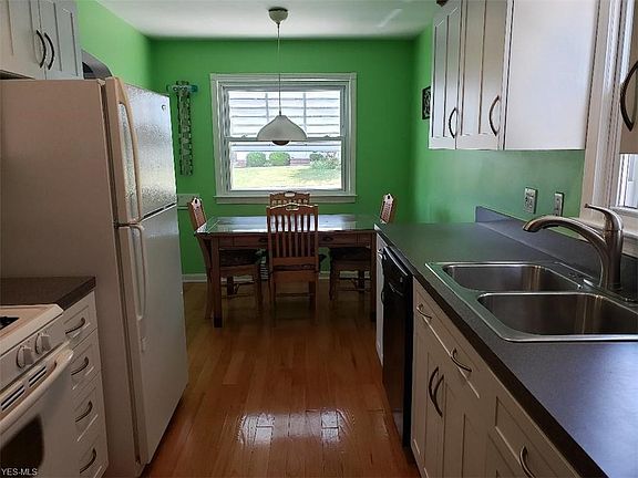 3rd image of 3430 Center Dr