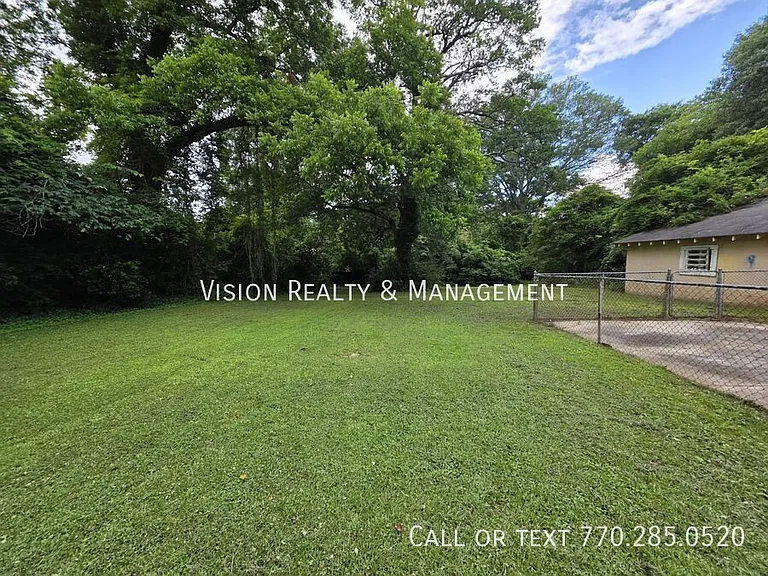 210 Stewart St — Photo 2