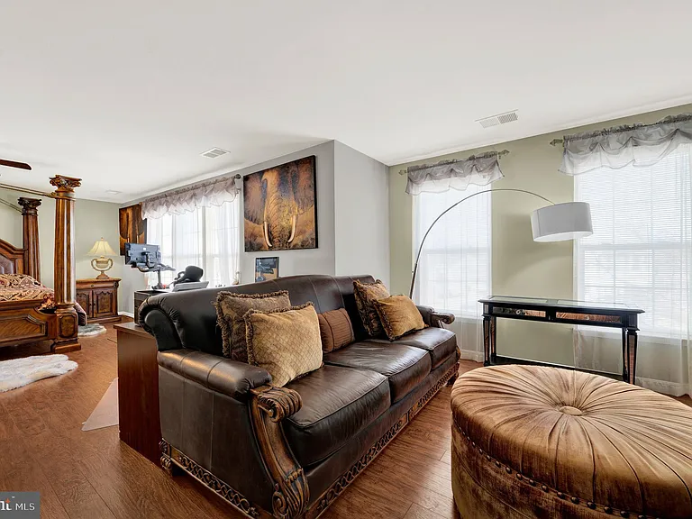 533 Rubens Cir — Photo 32