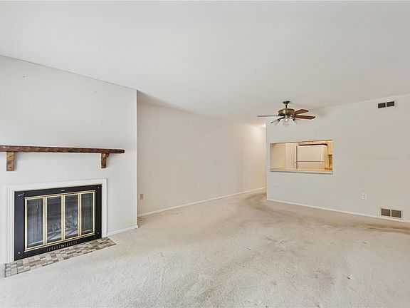 5th image of 3107 Garnette Dr APT B9