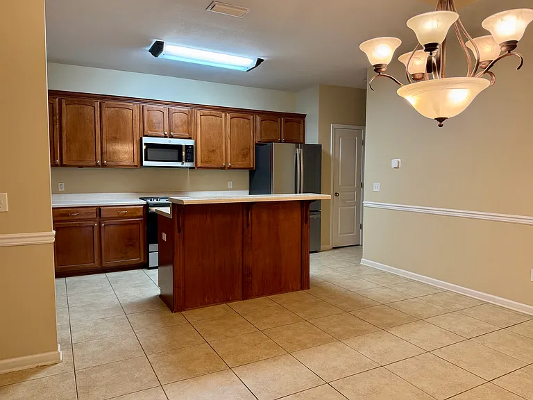 211 Hannah Rd — Photo 4