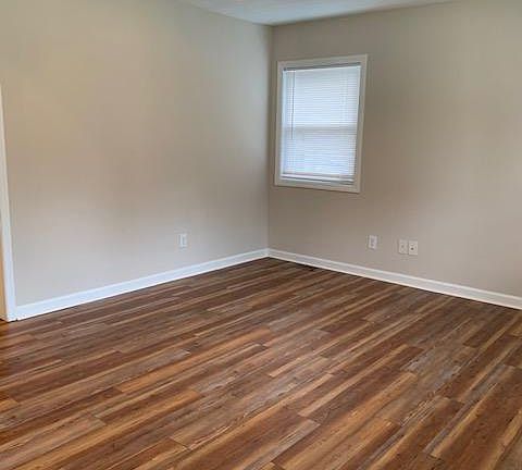 2nd image of 1806 Belcrest Dr