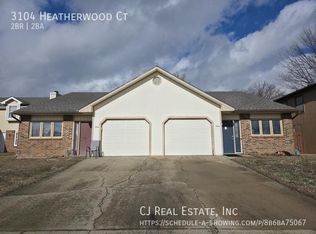 3104 Heatherwood Ct, Lawrence, KS 66047