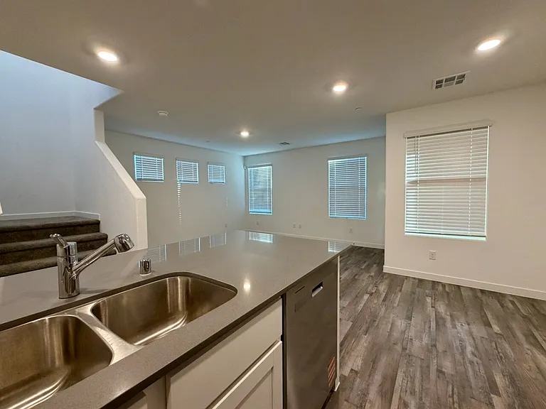 917 Violet Heron St — Photo 12