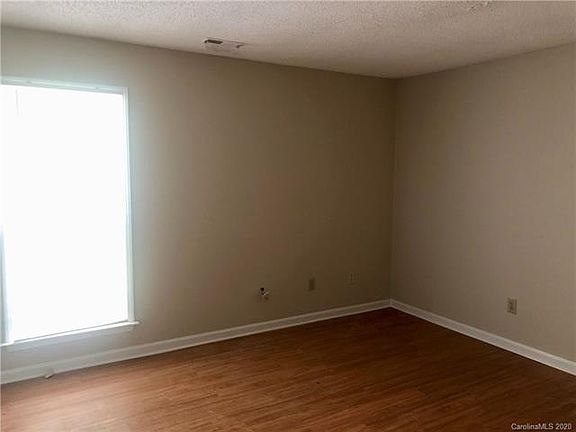 4th image of 1520 English Knoll Dr