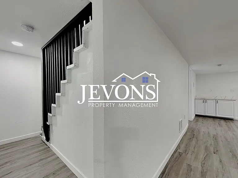 630 N Skyline Dr #B — Photo 10
