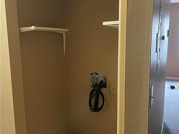 4th image of 6938 Oakhill Cir