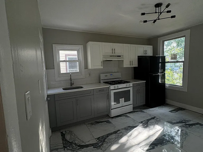 75 Chelsea Ave — Photo 5
