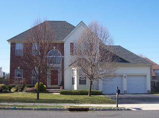 7 Scenic Dr, Dayton, NJ