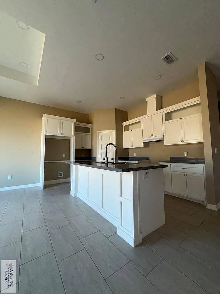 4 bed, 1837 sqft, $2,500 — Photo 3