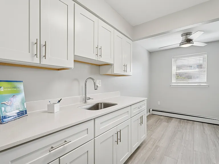 Rosedale Court Apartments — Photo 9