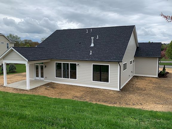 Covered rear patio