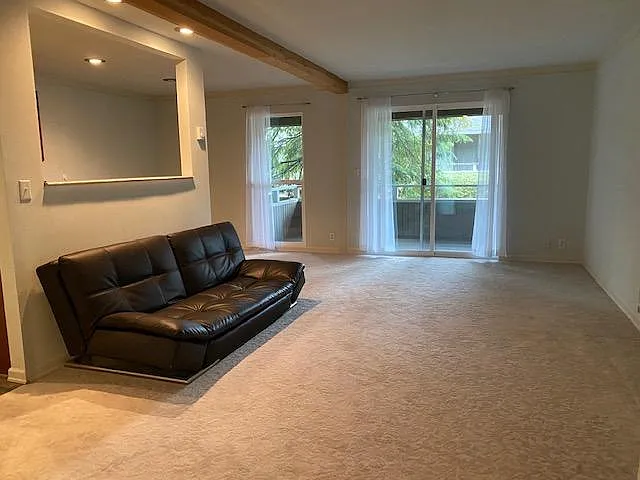 932 100th Ave NE #114 — Photo 5