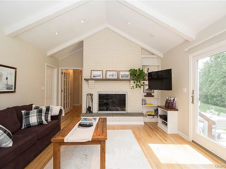 4 Dalphin Dr — Photo 12