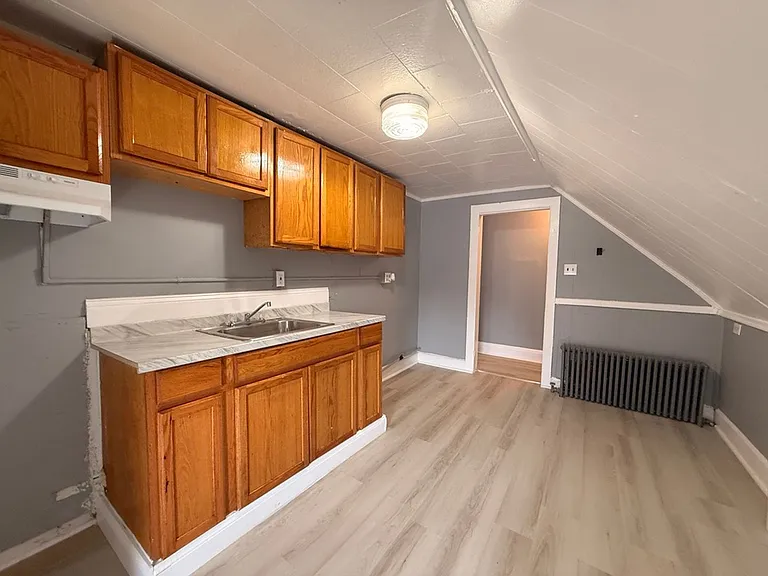 265 N Laurel St — Photo 3