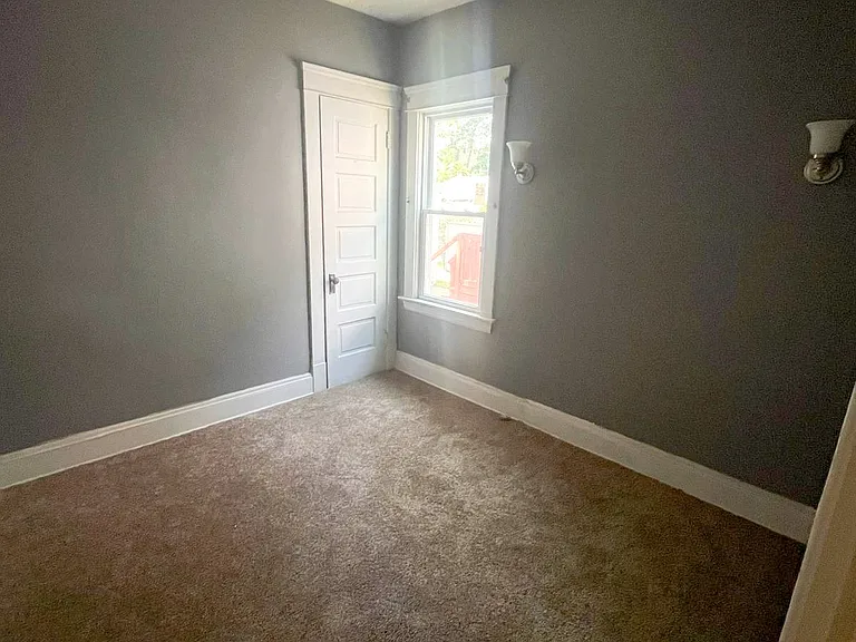 10922 Tacoma Ave #2 — Photo 4