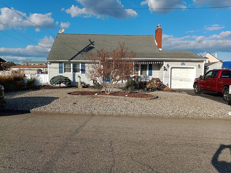 1st image of 214 Bay Stream Dr