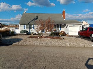 214 Bay Stream Dr, Toms River, NJ 08753